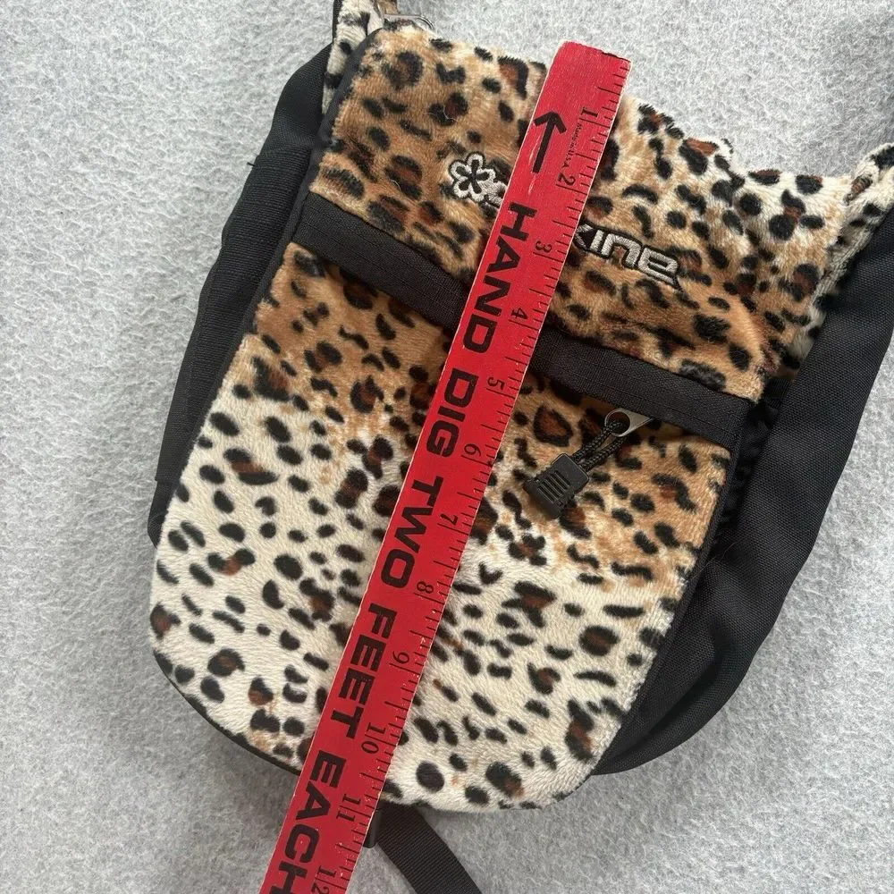 DAKINE Leopard‎ prin Fuzzy Crossbody Bag Purse Multi Pockets Adjustable Strap